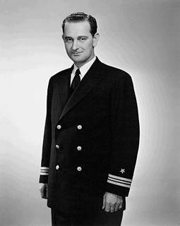 255px-portrait_of_lyndon_b__johnson_in_navy_uniform_-_42-3-7_-_03-1942.jpg