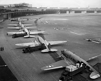 330px-c-47s_at_tempelhof_airport_berlin_1948.jpg