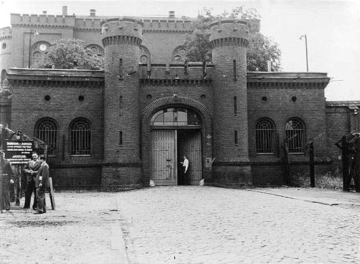 525px-6th_inf_regt_spandau_prison_1951.jpg